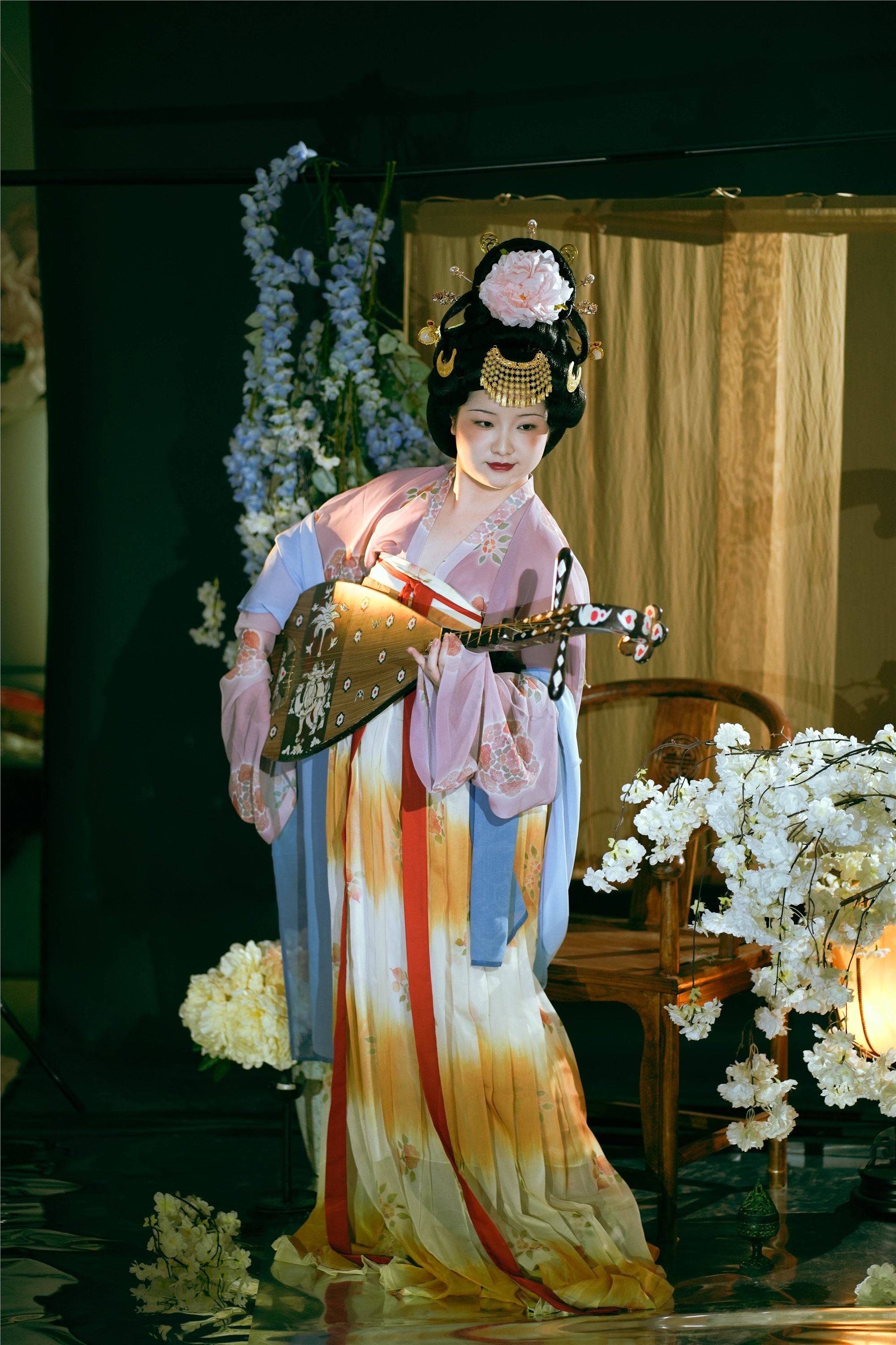 YITUYU艺图语 2025.02.06 大唐 水荇牵风